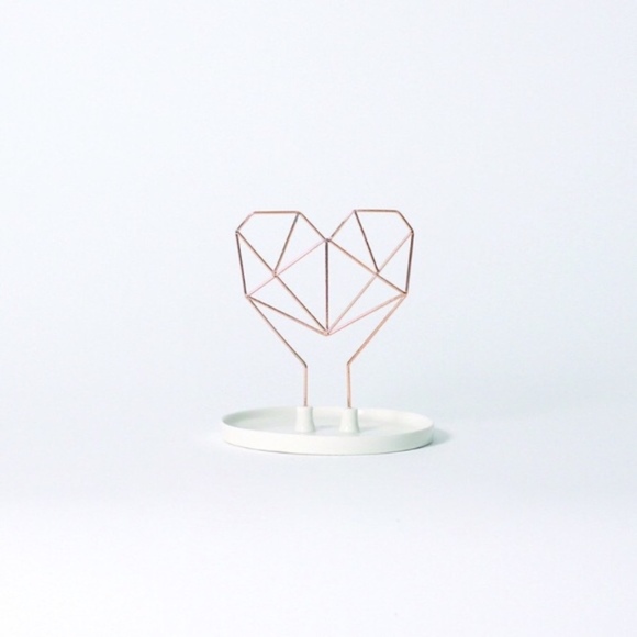 Wire Heart Ceramic Jewelry Holder - Picture 1 of 8